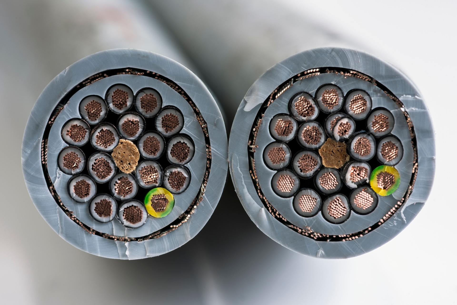 Multi-core electrical control cable